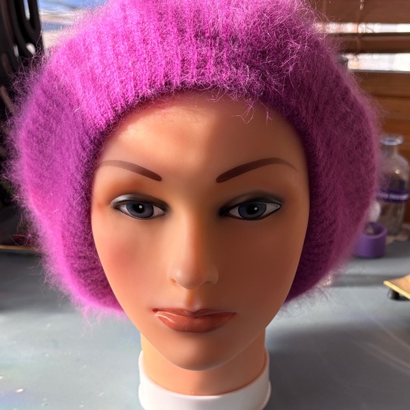 VTG Aris Rabbit Wool Blend Luxurious Fuchsia Knit Beret Beanie - Picture 2 of 5